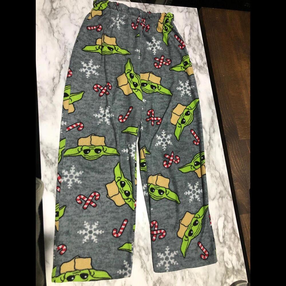 BABY YODA CHRISTMAS PAJAMAS PANTS BOYS SIZE 8